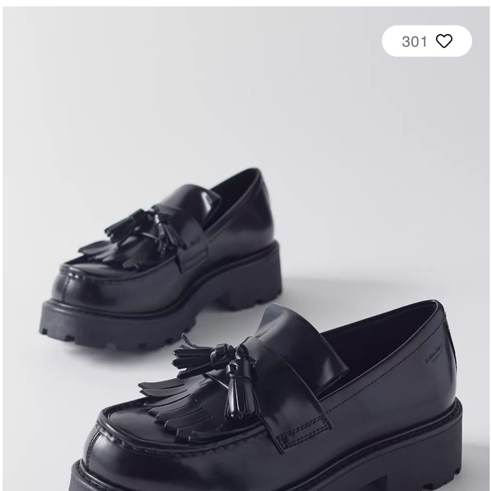 Vagabond chunky loafers.  It’s beautiful brand new shoes,never worn. Size 39.